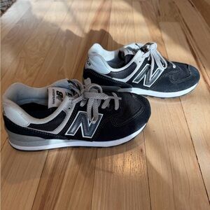 New Balance 574 lifestyle sneakers! Size 6.5! Black/grey